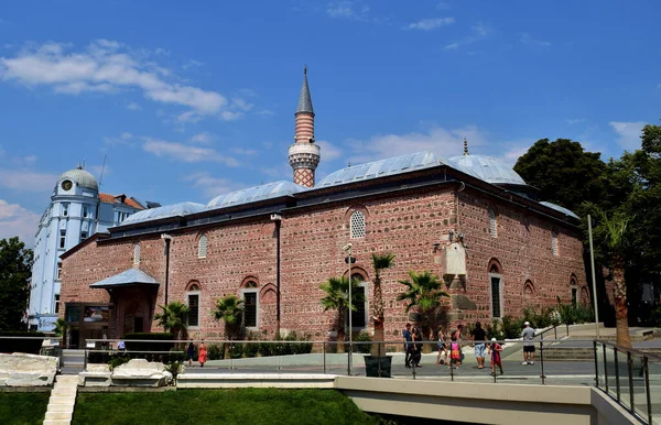 プロヴディフ ブルガリア 2015年8月12日 東ヨーロッパのブルガリアのプロヴディフ市にあるDzhumayaモスクの外観のアンミナレット塔 ムスリムの礼拝所 — ストック写真