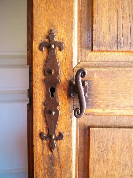Ładne Zdjęcie Drewnianych Drzwi Zamku — Zdjęcie stockowe