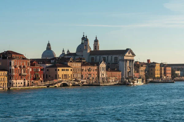 Ein Malerischer Blick Auf Architektonische Gebäude Und Einen Hafen Venedig — Stockfoto