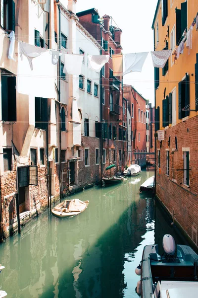Grachten Van Venetië Met Hun Kleine Boten — Stockfoto