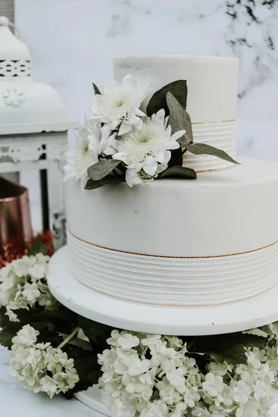 Delicioso Bolo Casamento Decorado Com Flores Delicadas — Fotografia de Stock