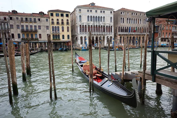 이탈리아 베네치아 대운하에 곤돌라 — 스톡 사진
