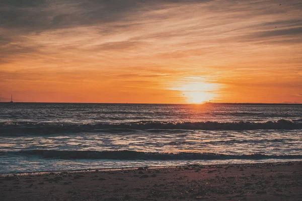 Bellissimo Tramonto Arancione Sul Mare — Foto Stock