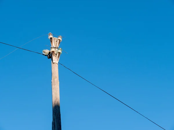 Eine Elektrische Netzwerkantenne Strahlend Blauen Himmel — Stockfoto