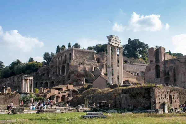 Ruinas Romanas Roma Primavera Italia Cielo Era Azul —  Fotos de Stock