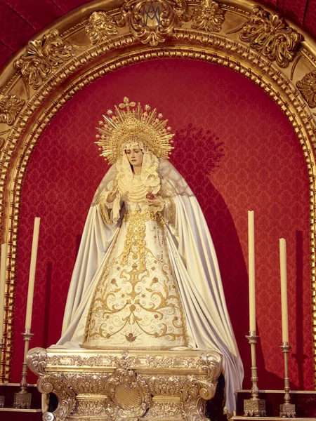 Fotografie Verticală Unei Frumoase Sculpturi Religioase Aur Într Biserică — Fotografie, imagine de stoc