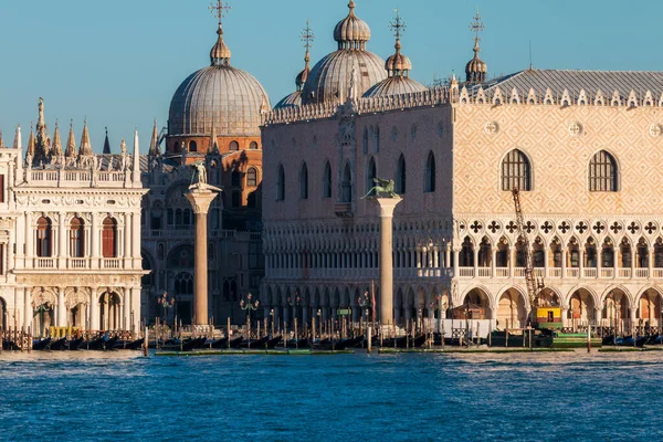 Сценічний Вид Архітектурні Будівлі Порт Венеції Італія — стокове фото