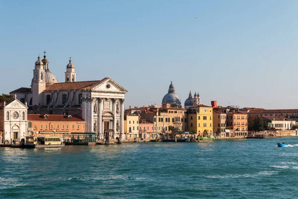 Ein Malerischer Blick Auf Architektonische Gebäude Und Einen Hafen Venedig — Stockfoto