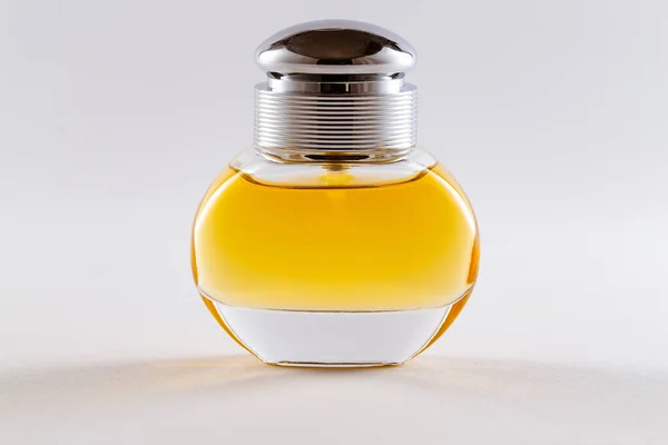 Zbliżenie Ujęcia Perfum Białym Tle — Zdjęcie stockowe