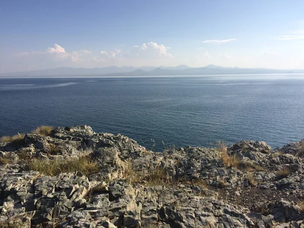 Una Hermosa Vista Del Lago Sevan Día Soleado Armenia —  Fotos de Stock