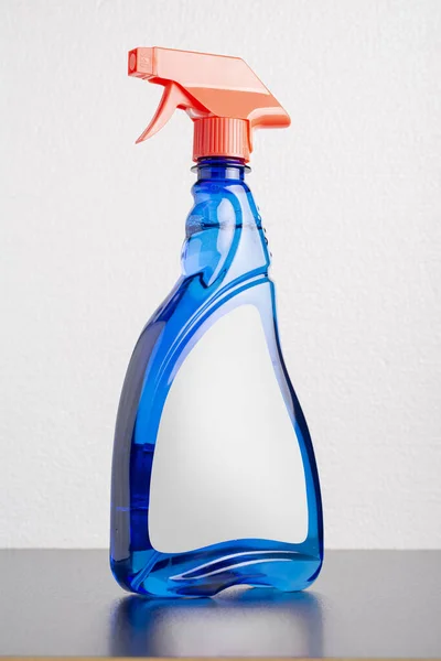 Eine Reinigungsflüssigkeitsflasche Auf Grauem Hintergrund Editierbare Vorlage Für Mock Serien — Stockfoto