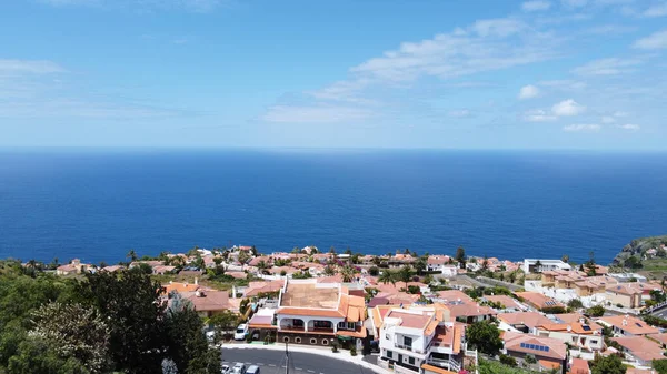 Una Toma Aérea Las Casas Edificios Por Océano Sin Fin — Foto de Stock