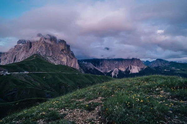 Skupina Sella Sella Towersová Pohybu Rozmazaly Mraky Večerní Pohled Vysoké — Stock fotografie