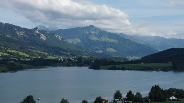 Gruyeres Switzerland 2012年8月12日 Agruyeresスイスの観光 山の景色 美術館 フリブール州 鳥の目のビュー — ストック写真