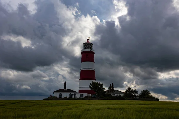 Piękny Widok Happisburgh Latarnia Morska Wielkiej Brytanii Zielonym Pastwiskiem Pod — Zdjęcie stockowe