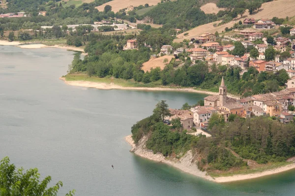 Luftaufnahme Der Häuser Schönen See Von Mercatale Marche Aufgenommen Italien — Stockfoto