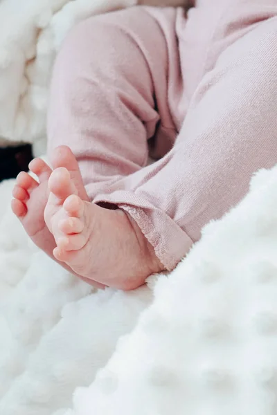 Vertical Shot Feet Kid — Stock Photo, Image