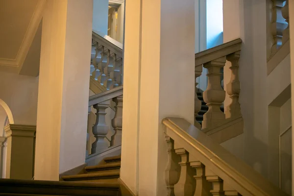 Plan Angle Bas Escalier Intérieur Vieux Bâtiment Avec Une Belle — Photo