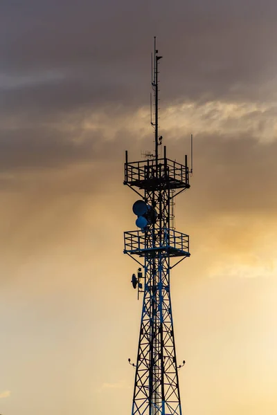 Vertikální Záběr Stropního Elektrického Vedení Izolátory — Stock fotografie