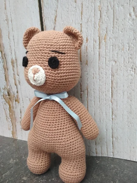 Closeup Cute Handmade Knitted Brown Toy Bear — Stock Photo, Image