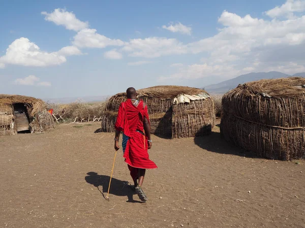 Baksidan Man Tanzania Afrika — Stockfoto