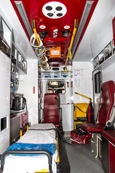 Barcelona Spanje Feb 2016 Een Brandweerkazerne Barcelona Een Ambulance — Stockfoto