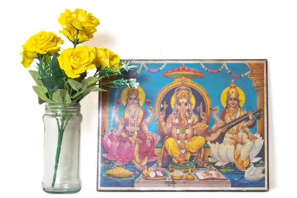 힌두교 신가네샤 전에서 노란색 — 스톡 사진