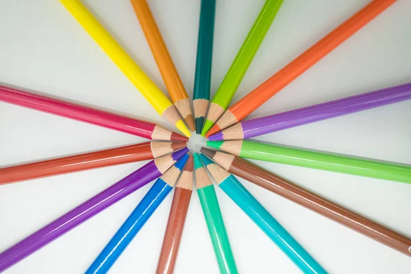 Top Vieof Colored Pencils Forming Circle White Surface — 스톡 사진