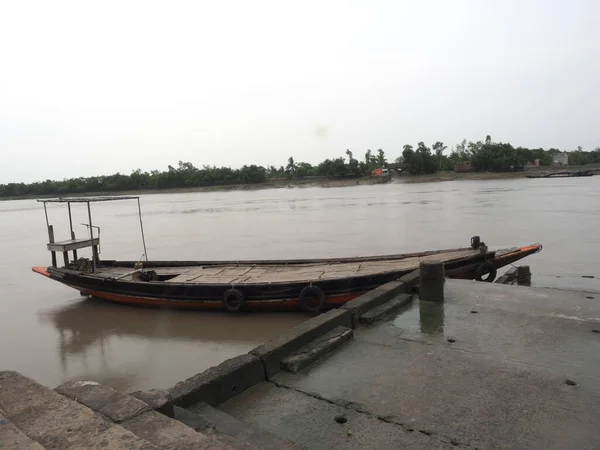 Sunderbans Западная Бенгалия Индия Wooden Boat Line Bank River Feses — стоковое фото