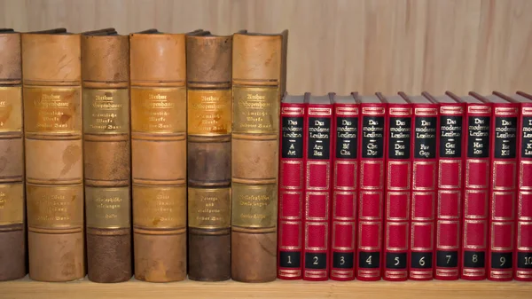 Old Hardback Books Shelf Wood German Books Arhur Schopenhauer Encyclopedia — Stock Photo, Image