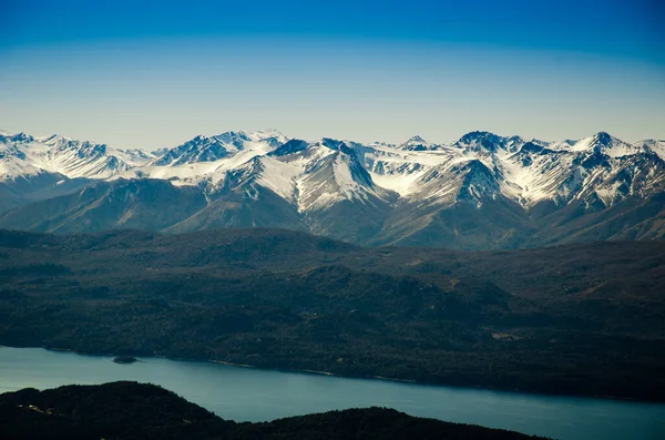 Een Prachtig Uitzicht Besneeuwde Bergen Nabij Rio Negro Bariloche Argentinië — Stockfoto