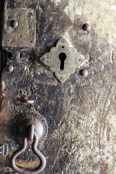 Old Padlock Weathered Metal Door — 스톡 사진