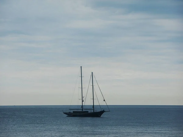 海に浮かぶ船の美しい写真 — ストック写真