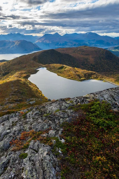 아름다운 호수와 노르웨이의 스타의 — 스톡 사진