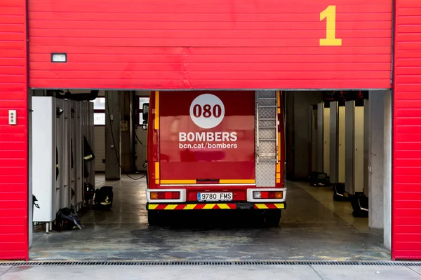 Barcelona Hiszpania Lutego 2016 Samochód Strażacki Barcelonie Czeka Wezwanie Pomocy — Zdjęcie stockowe
