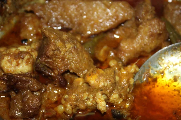 Tiro Close Uma Tigela Comida Gordurosa Tradicional Com Carne — Fotografia de Stock