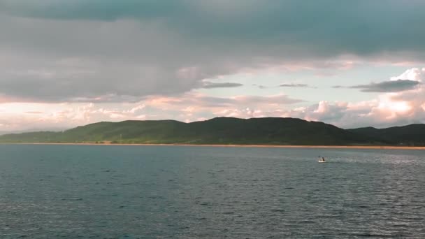 Wunderschöne Landschaft Mit Einem See Hintergrund — Stockvideo