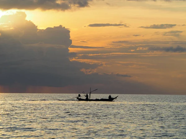 Vieux Bateau Pêche Dans Mer Sur Coucher Soleil — Photo