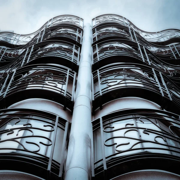 Plano Vertical Balcones Artísticamente Diseñados Edificio Residencial Curvo — Foto de Stock