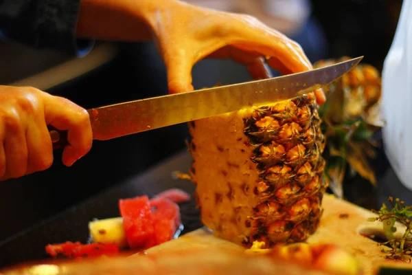 Closeup Person Cutting Juicy Fresh Tasty Pineapple Cutting Boar — Stock Photo, Image