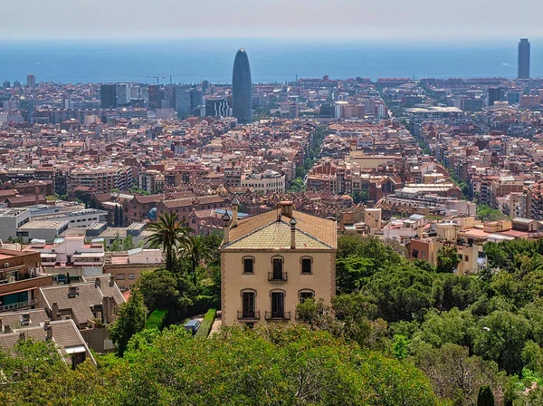 Paisaje Urbano Barcelona Rodeado Vegetación Bajo Luz Del Sol España — Foto de Stock