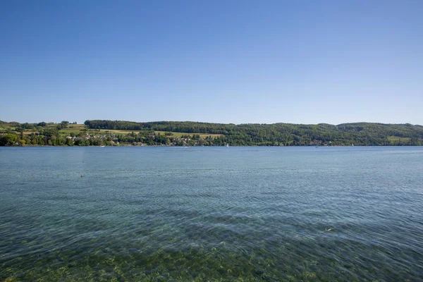 Ein Ruhiger See Einem Sonnigen Tag — Stockfoto