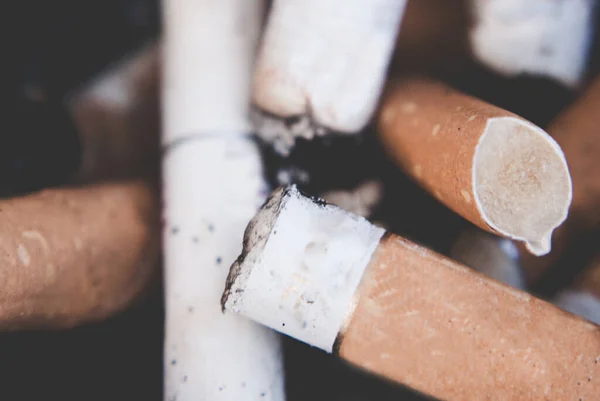 Tiro Foco Seletivo Cigarros Fumados — Fotografia de Stock