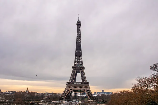 2021年1月1日 法国巴黎 日落时的埃菲尔铁塔美景 — 图库照片
