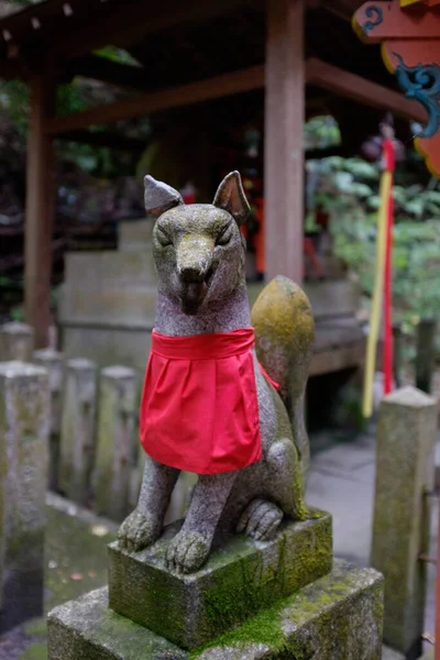Une Sculpture Renard Dans Sanctuaire Fushimi Inari Taisha Japon — Photo