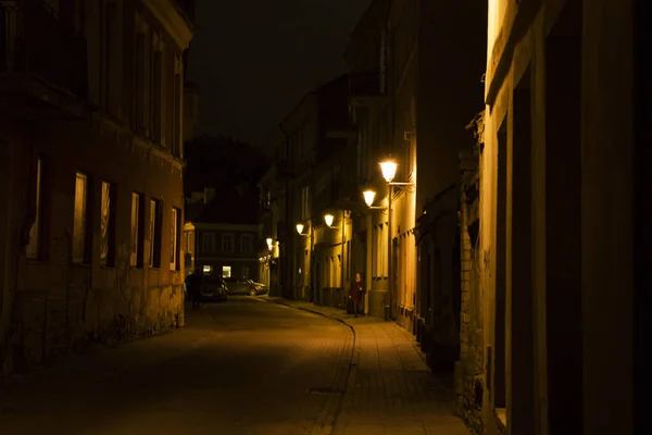 Gyönyörű Kilátás Egy Gyönyörű Város Kivilágított Utcára Éjszakában — Stock Fotó