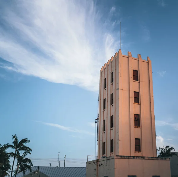 Ein Skyline Turm Auf Blauem Himmel — Stockfoto