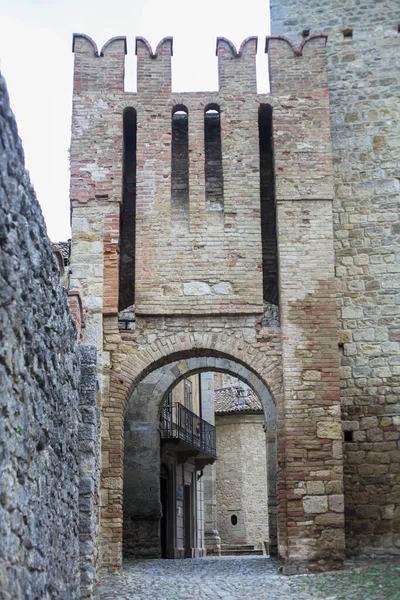 Vigoleno Italia 2021 Disparo Vertical Una Entrada Castillo Vigoleno Pueblo — Foto de Stock