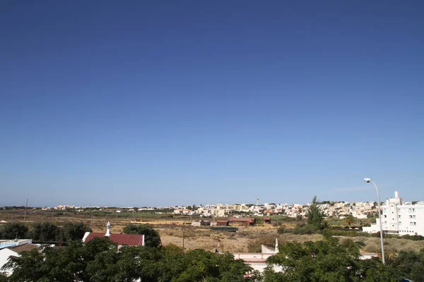 Una Zona Rural Con Edificios Bajo Cielo Soleado — Foto de Stock