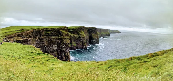 Los Acantilados Moher Junto Mar Azul Irlanda —  Fotos de Stock